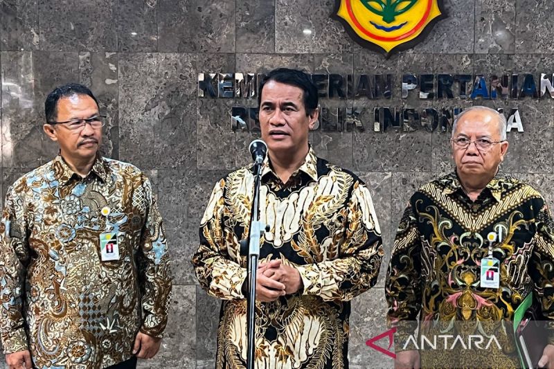 mentan-ungkap-sphp-dan-bantuan-beras-10-kg-belum-disalurkan