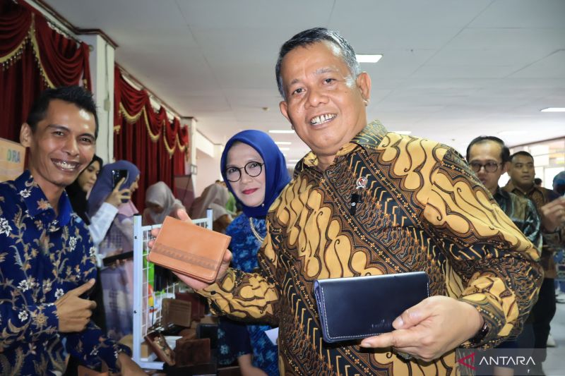 wamen-umkm-sebut-sumbar-proyek-percontohan-kewirausahaan-di-indonesia