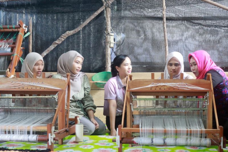 delegasi-imt-gt-asean-pelajari-produk-inovasi-serat-nanas-csr-pertagas