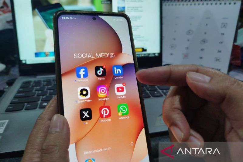 fakta-di-balik-mitos-smartphone-yang-masih-beredar-tahun-2025
