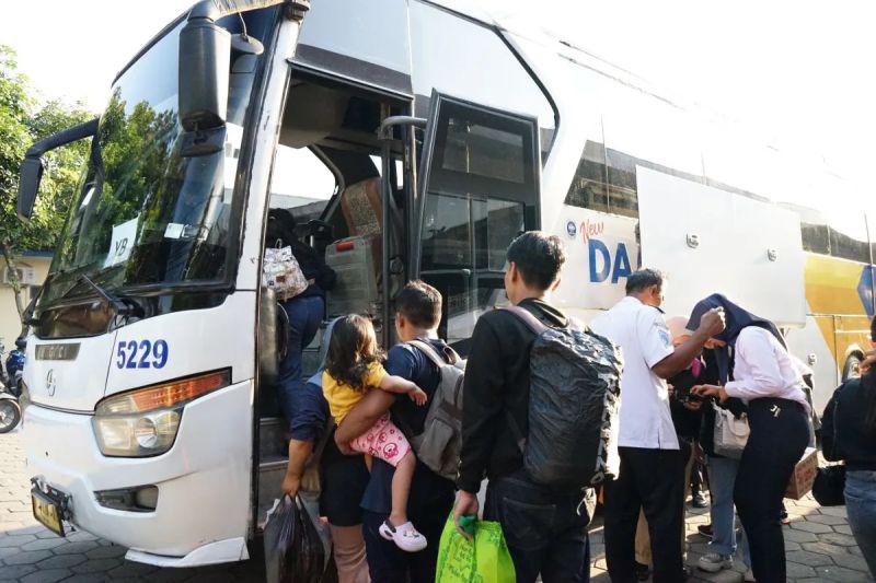 damri-angkut-sekitar-22-ribu-penumpang-saat-libur-panjang-waisak-2025