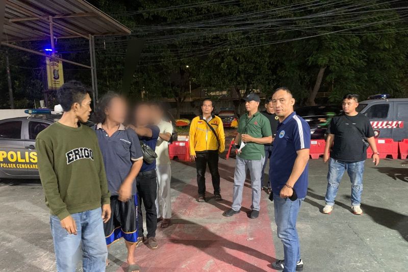 polisi-bekuk-empat-pak-ogah-yang-resahkan-warga-cengkareng