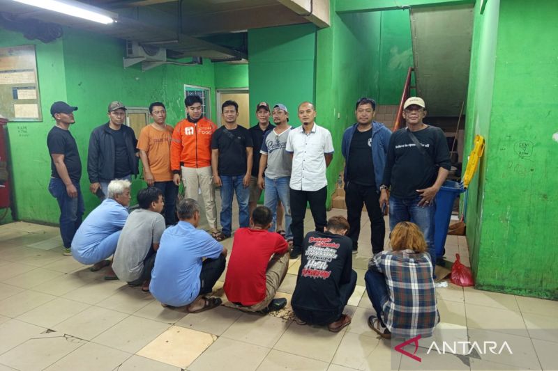pelaku-pungli-berkedok-koperasi-di-pasar-induk-kramat-jati-ditangkap