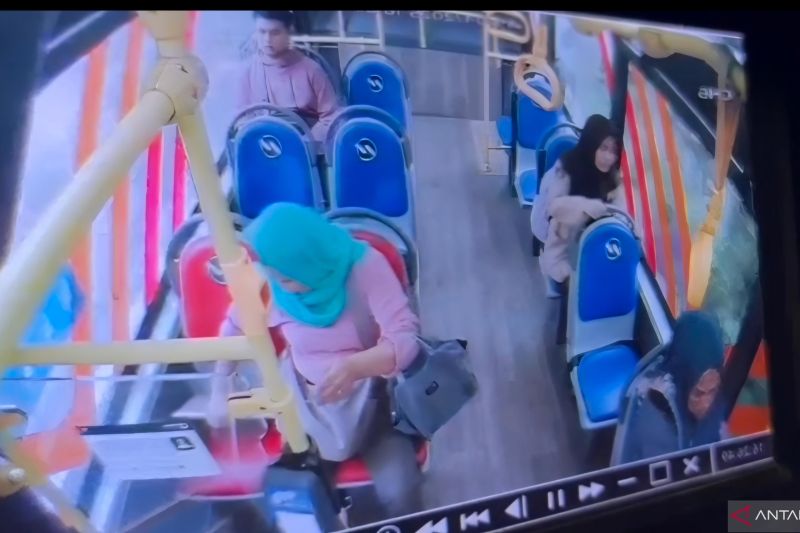 polisi-tangkap-pencuri-laptop-yang-beraksi-di-bus-transjakarta