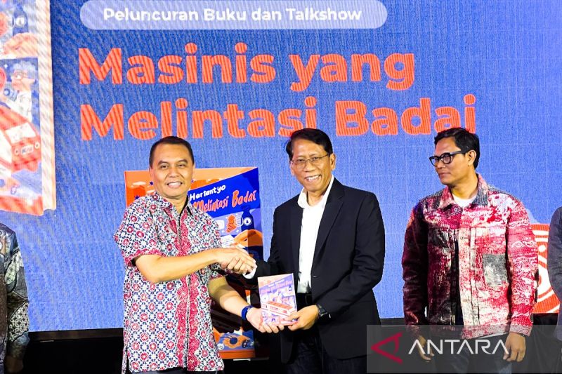 dirut-kai-meluncurkan-buku-masinis-yang-melintasi-badai