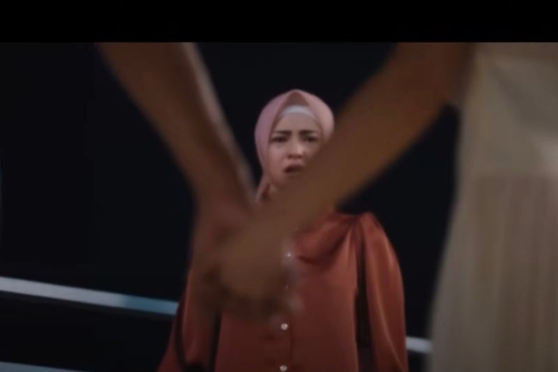 sinopsis-film-la-tahzan-kisah-perselingkuhan-majikan-dan-pengasuh