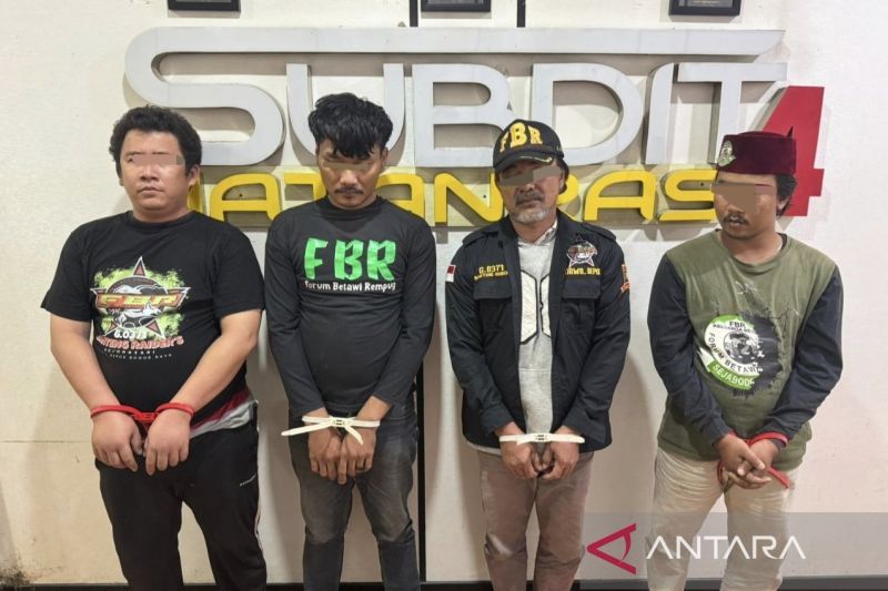 polisi-tangkap-komplotan-oknum-ormas-yang-peras-pedagang-di-depok