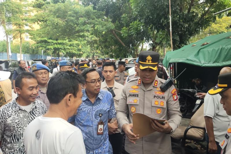 polrestro-jakarta-utara-bongkar-posko-ormas-di-pademangan