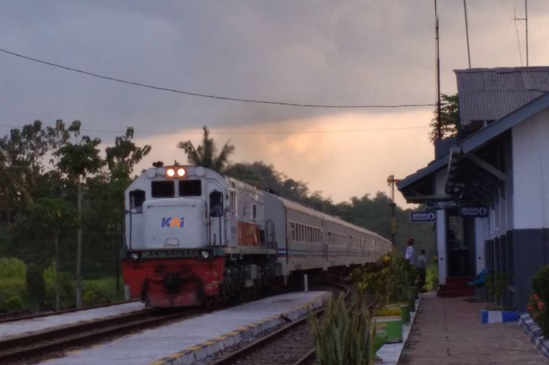 ka-pandanwangi-kereta-favorit-ke-objek-wisata-di-jember-banyuwangi