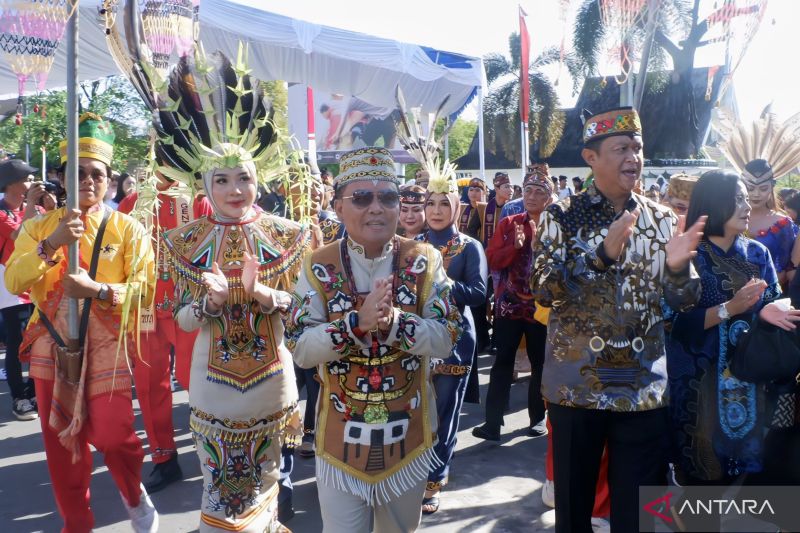 gubernur-fbim-panggung-pelaku-seni-budaya-serta-majukan-pariwisata