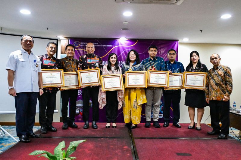 kemenhub-berikan-penghargaan-pelayanan-prima-ke-76-unit-transportasi