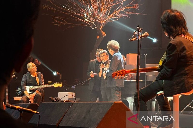 Pedangdut Rhoma Irama kejutkan penonton pada konser God Bless