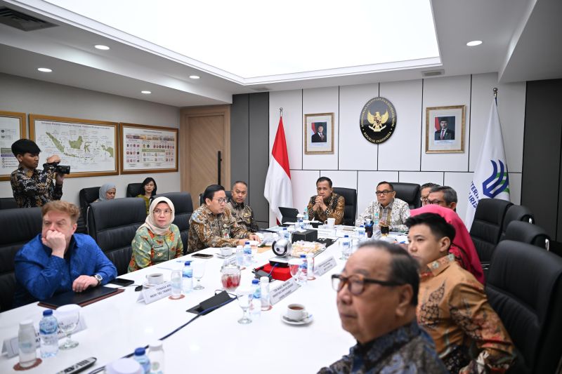 kementrans-sediakan-lahan-peternakan-sapi-untuk-investor-brasil-di-ntt