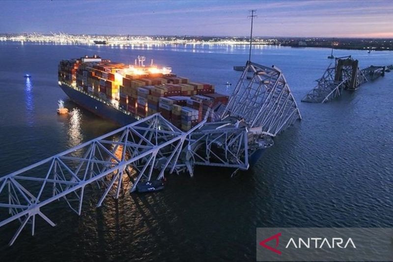 Dua tewas akibat kapal Meksiko tabrak jembatan Brooklyn