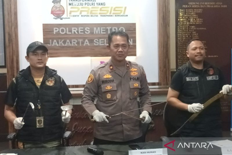 polisi-tangkap-23-preman-berkedok-juru-parkir-di-jakarta-selatan