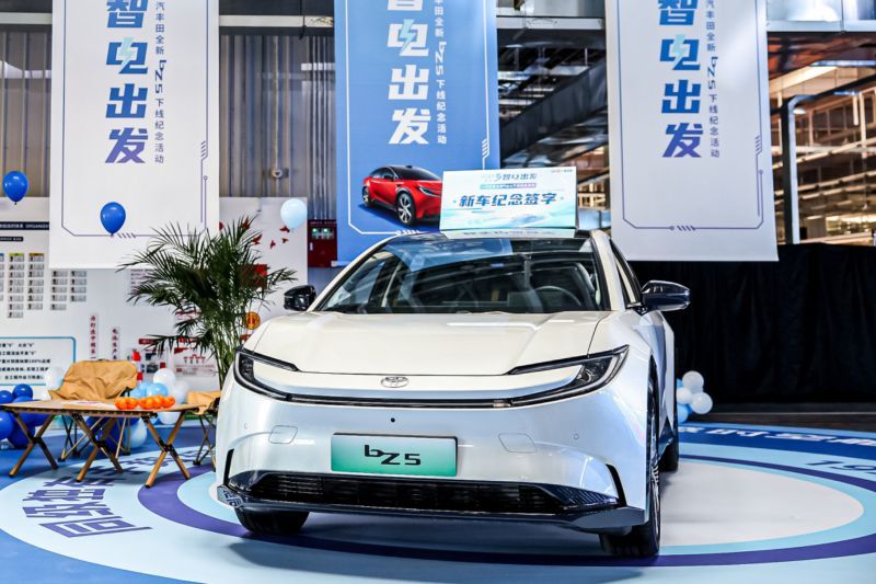 toyota-produksi-suv-listrik-bz5-dengan-baterai-byd-blade