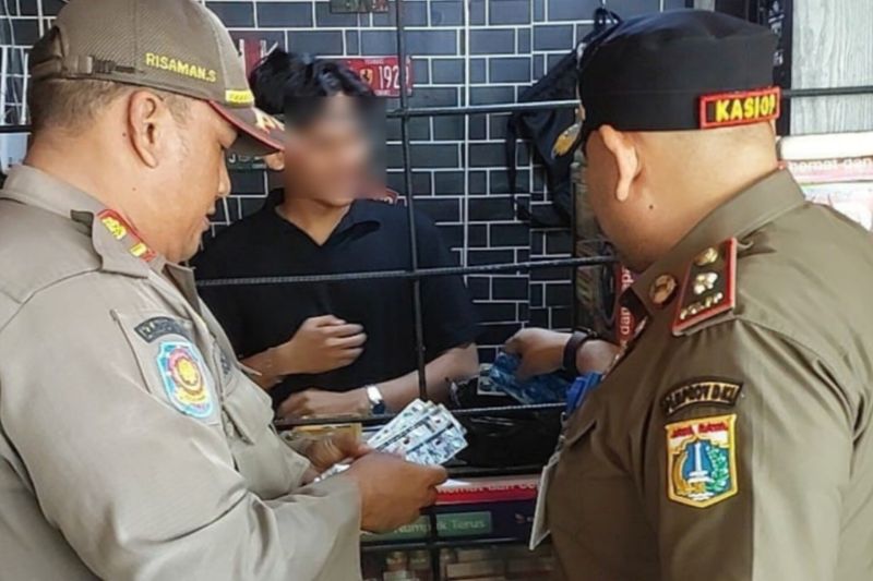 satpol-pp-jaksel-musnahkan-belasan-ribu-butir-obat-ilegal