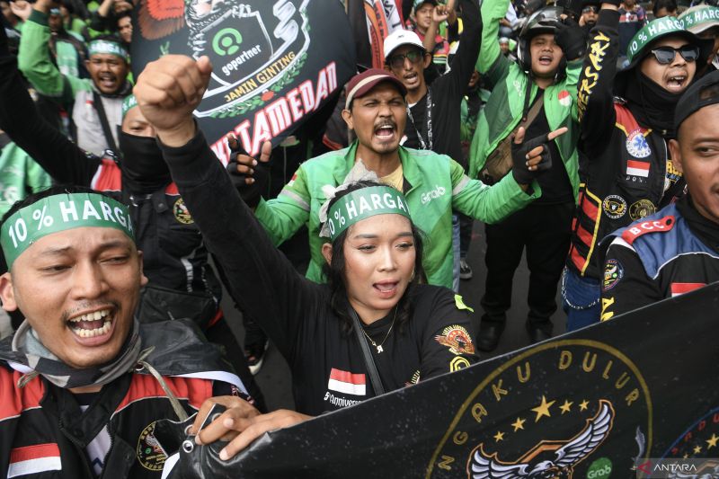 kemarin-apbn-surplus-rp43-t-hingga-pergantian-dirjen-pajak-bea-cukai