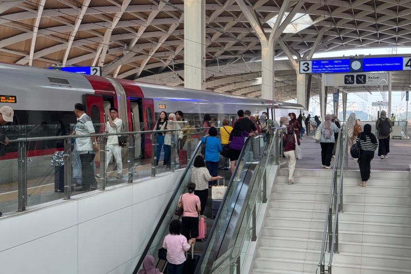 penumpang-whoosh-tembus-93-juta-orang-hingga-pertengahan-mei-2025