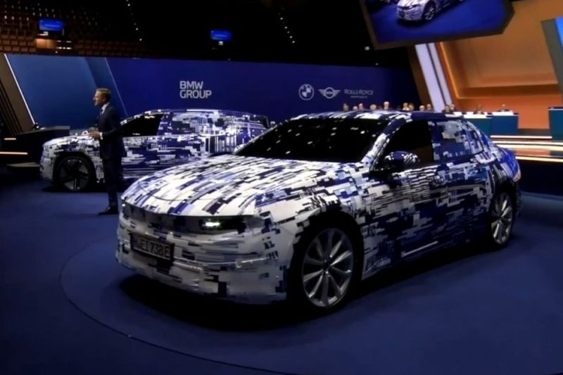 bmw-pamerkan-mobil-model-ix3-dan-i3-generasi-terbaru