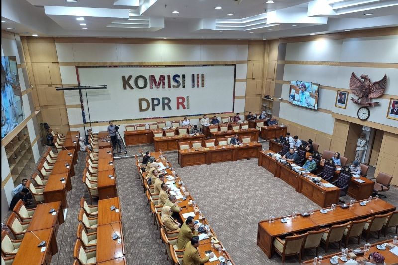 Kemarin, Komisi III undang mahasiswa hingga 11 ton BBM ilegal