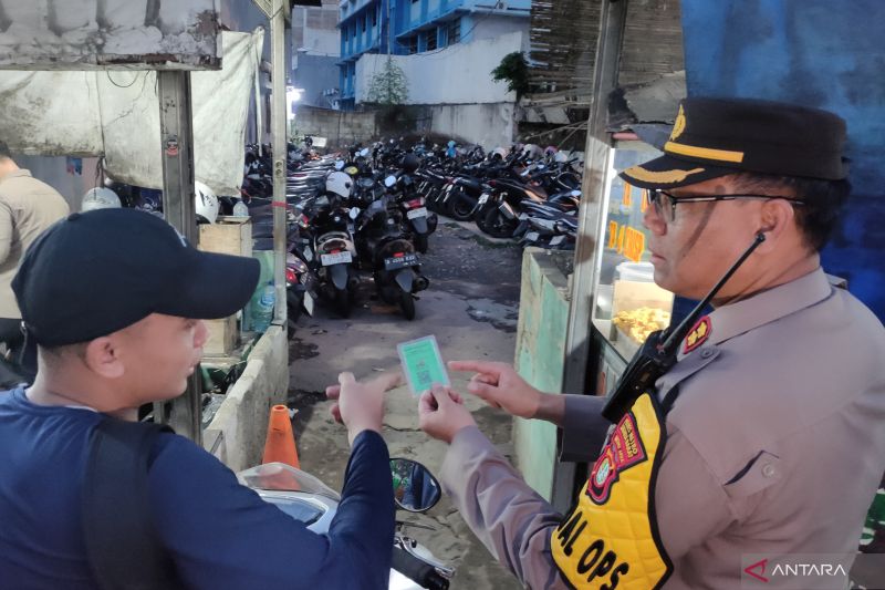 polisi-telusuri-hubungan-jukir-liar-di-season-city-dengan-ormas