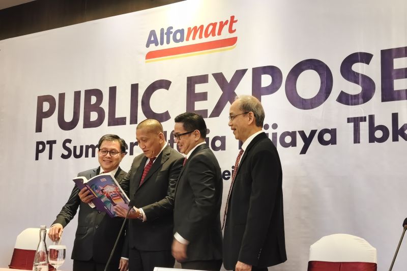 alfamart-berhasil-tambah-1033-gerai-selama-2024-lampui-target