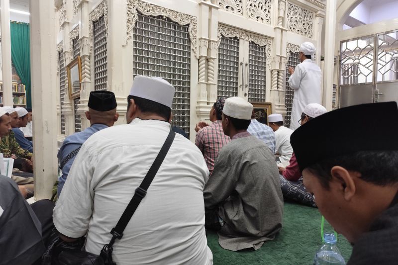 Wisata religi tandai kunker rombongan Setwan Kalsel