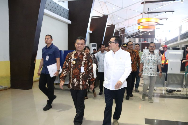 gubernur-jateng-minta-percepatan-revitalisasi-pelabuhan-tanjung-emas