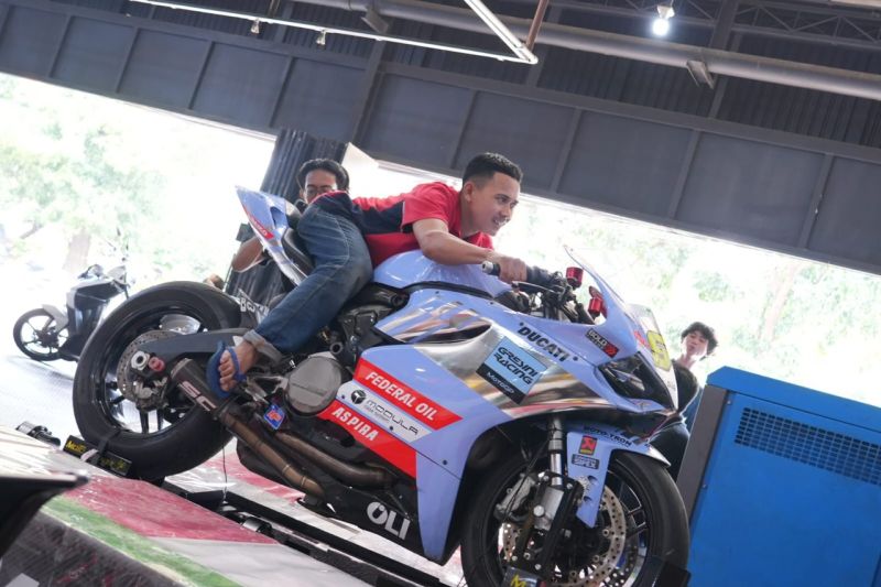 federal-oil-hadirkan-simulator-menggunakan-ducati-panigale-899
