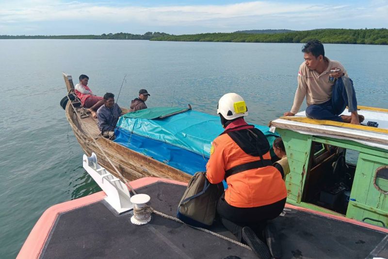 Tim SAR selamatkan sepuluh penumpang pompong hanyut di perairan Bintan