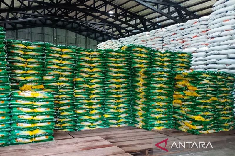 perum-bulog-tambah-beras-sphp-800-ton-untuk-natuna