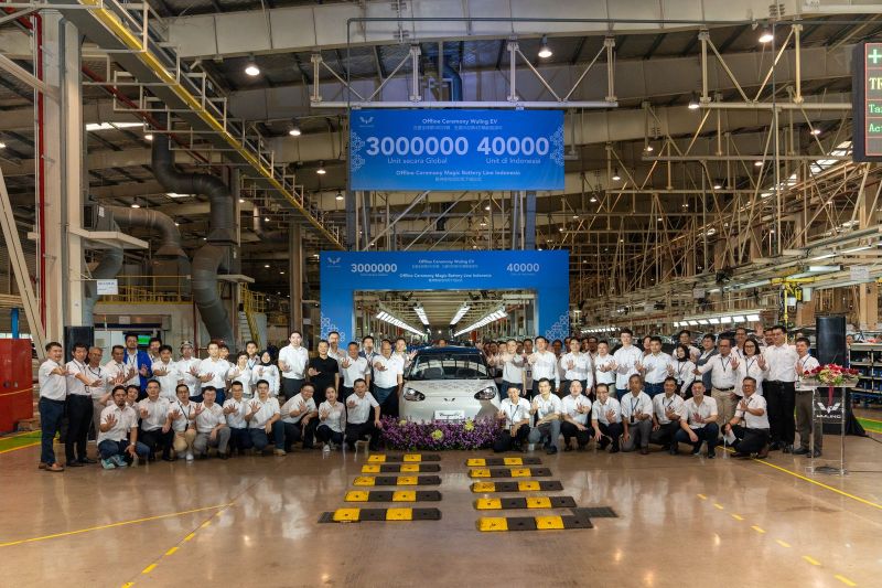 wuling-rayakan-produksi-3jutaev-40ribu-diantaranya-dibuat-di-ri