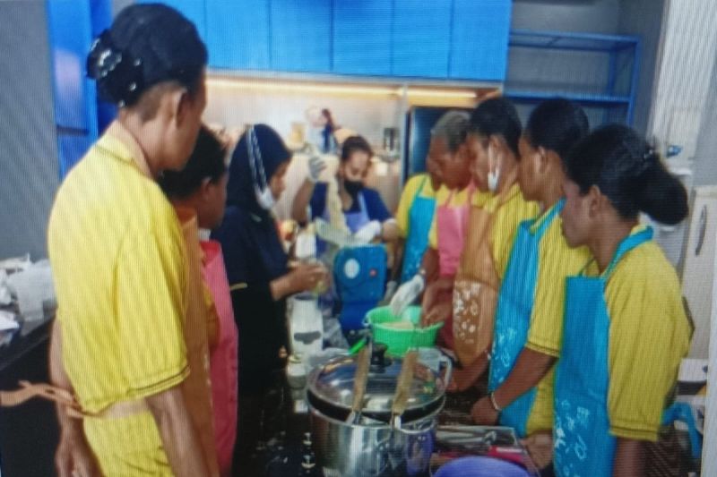 pemkab-biak-papua-harap-pelaku-usaha-oap-suplai-menu-lauk-mbg