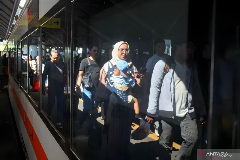 daop-surabaya-operasikan-enam-ka-tambahan-saat-libur-panjang-mei-juni