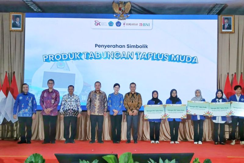 bni-dan-ojk-beri-edukasi-keuangan-ke-mahasiswa-di-brebes