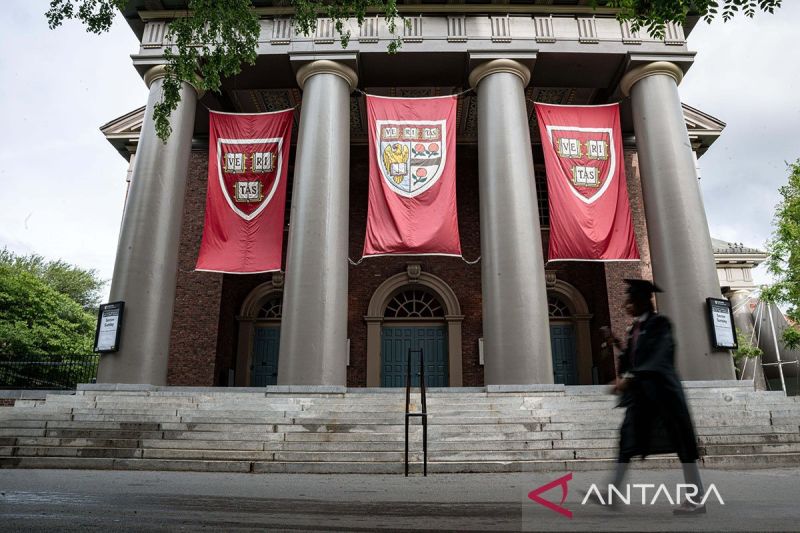 Harvard gugat Trump atas larangan masuk bagi mahasiswa asing ke AS