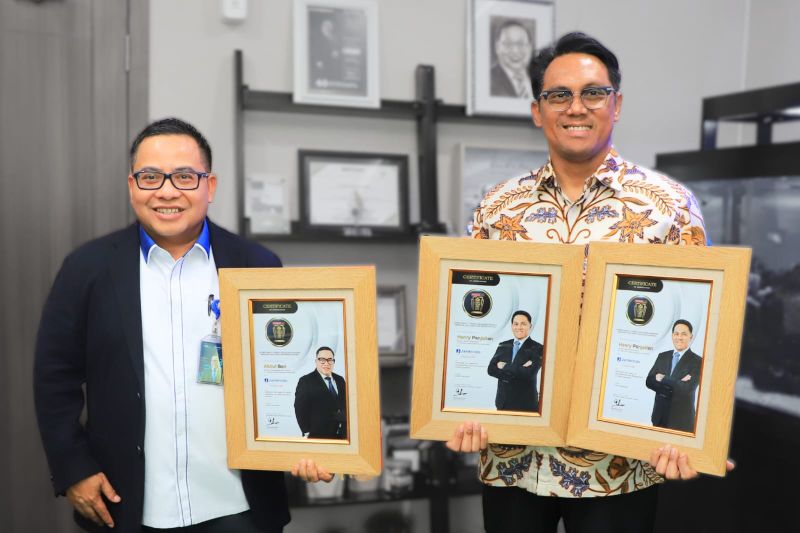 jamkrindo-raih-tiga-indonesia-financial-top-leader-award-2025