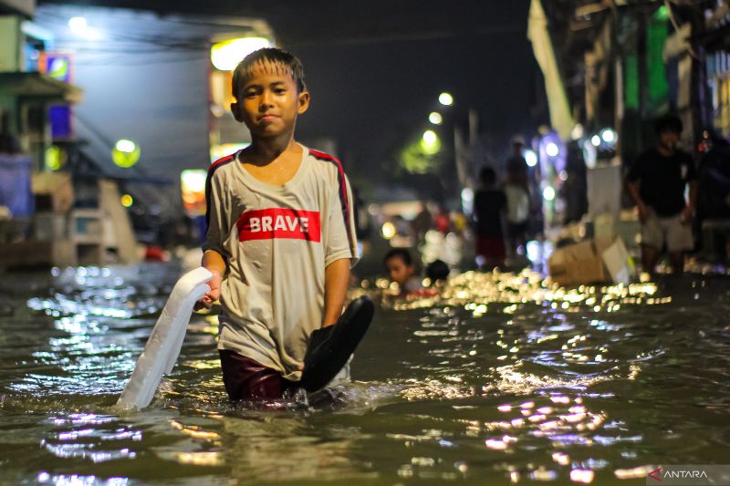 Pemprov DKI bangun tanggul cegah banjir rob di Jakut