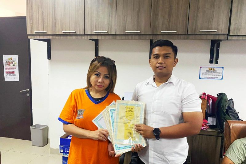 Akhirnya Jan Hwa Diana serahkan ijazah dan dokumen mantan karyawannya