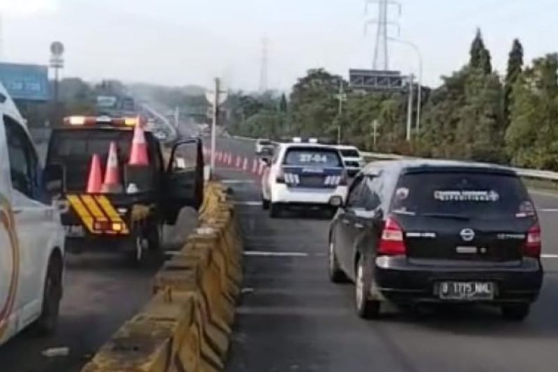 rekayasa-lalin-lawan-arah-diberlakukan-di-tol-jagorawi-arah-puncak