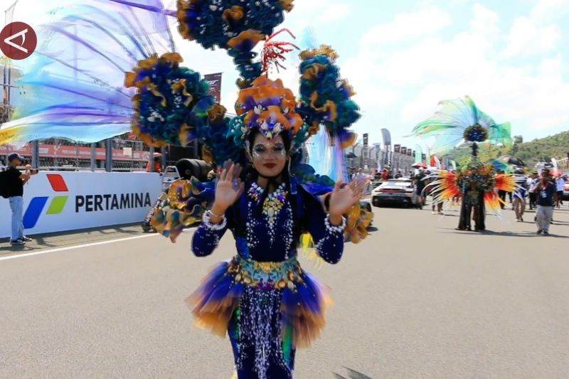 gt-world-challenge-di-mandalika-diwarnai-parade-budaya