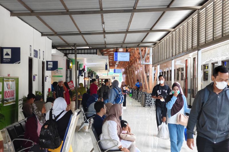 stasiun-blitar-berangkatkan-2323-penumpang-di-libur-panjang