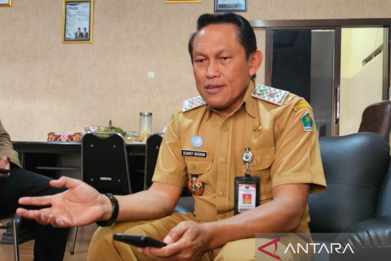 Puluhan petugas akan cek kesehatan hewan kurban di Malang