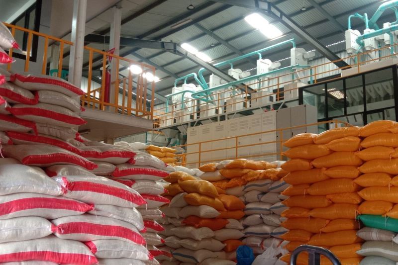 cadangan-beras-empat-juta-ton-dinilai-buka-peluang-bisnis-pergudangan