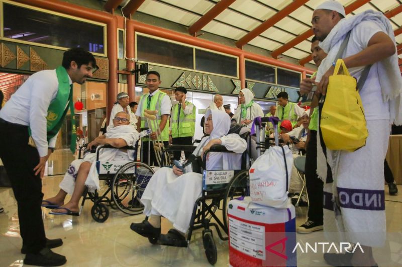 442 calon haji kloter terakhir diberangkatkan, termasuk jamaah berkebutuhan khusus