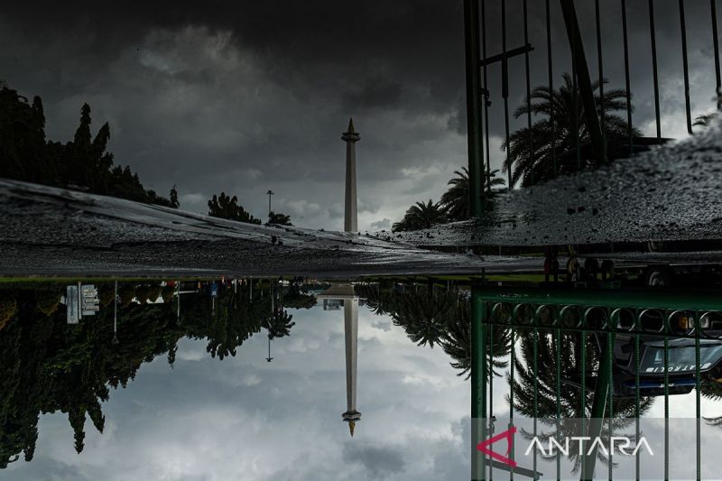 Sebagian Jakarta diguyur hujan pada Kamis malam
