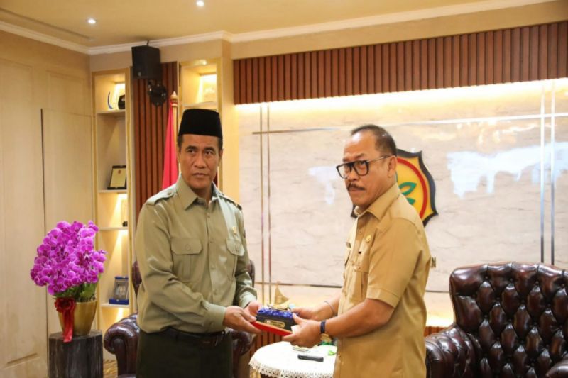 gubernur-dan-mentan-bahas-isu-strategis-pembangunan-pertanian-sulbar