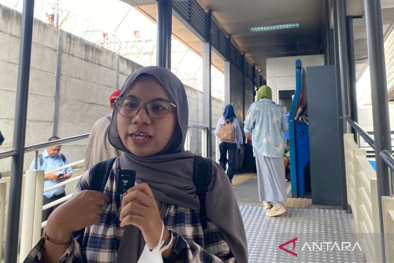 Penumpang antusias naik Transjabodetabek Sawangan-Lebak Bulus