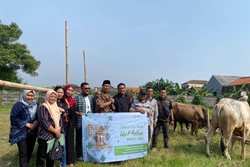 InJourney bagikan hewan kurban ke 12 desa sekitar Bandara Soetta